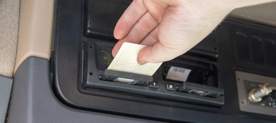 Auswertung digitaler Tachograph mit Lenkzeiten und Ruhezeiten